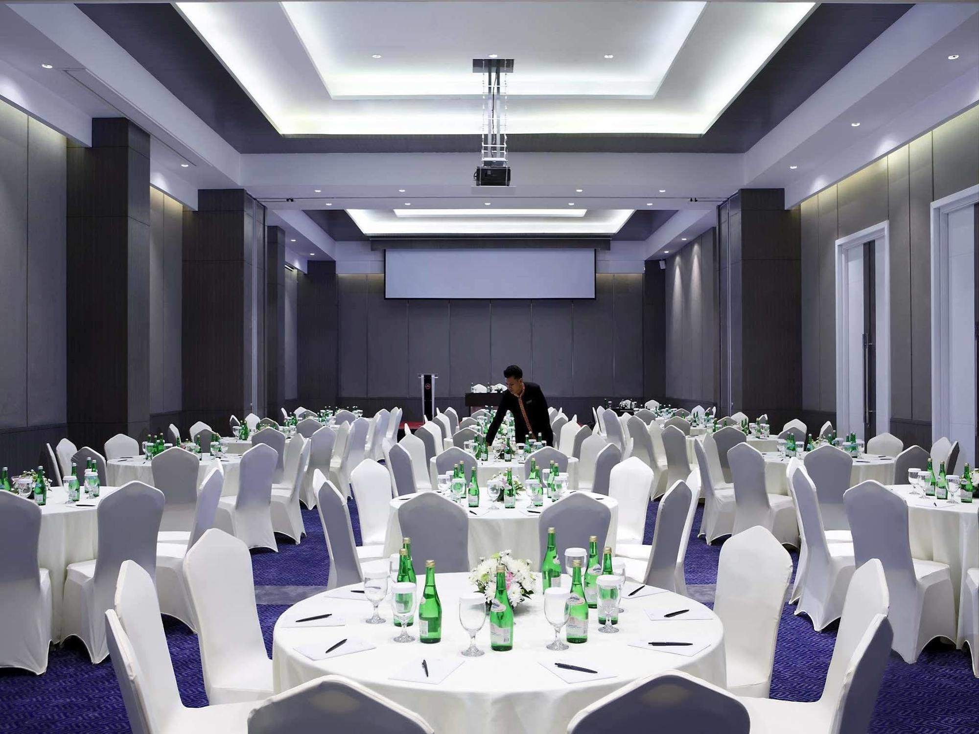 Hotel Grandhika Setiabudi Medan Exterior foto
